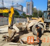 黄色视频三男人跟一女人玩骚比高温下的坚守｜道路建设者用汗水铺就畅通路